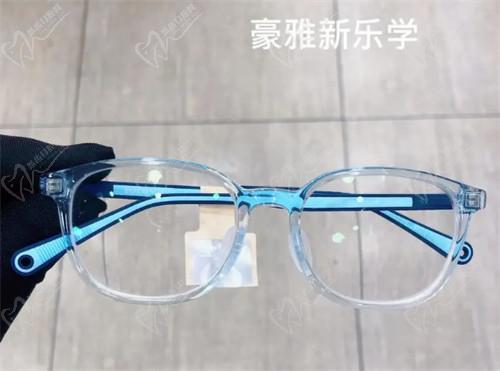 二、 全優(yōu)學(xué)鏡片價格體系詳解：不同系列、不同功能，價格差異明顯
